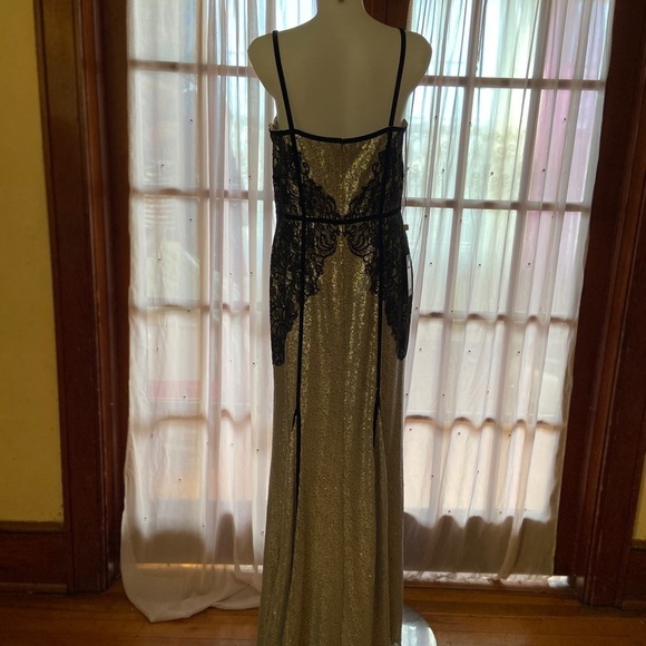 Tadashi Shoji Metallic Sequin & Lace Gown 14 - Picture 5 of 8